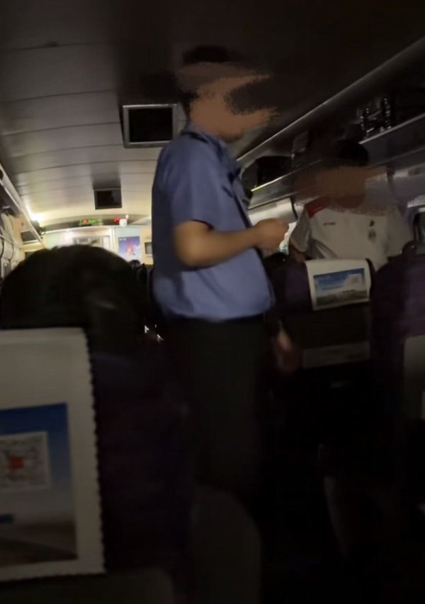 杠杆配资哪家好 上海开往安庆高铁中途停车停电! 12306称系轨道电路故障